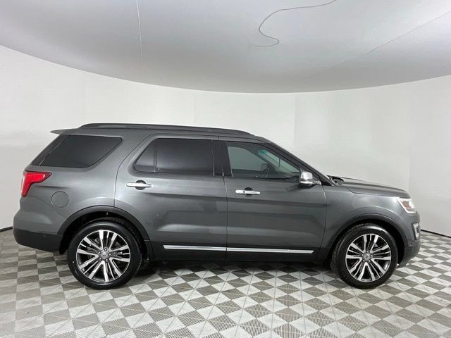 Used 2017 Ford Explorer Platinum AWD/4WD image 4