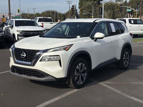 Used 2023 Nissan Rogue SV image 8