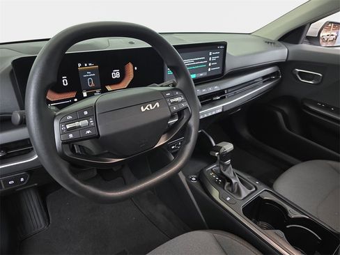 Used 2025 Kia K4 LX image 18