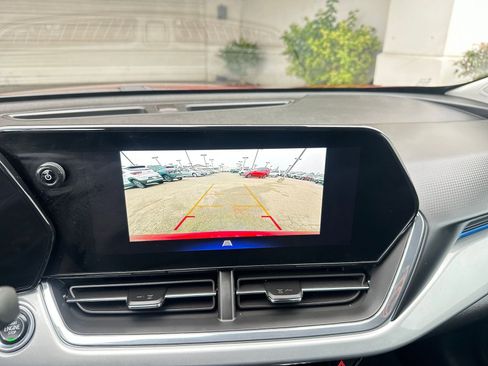 Used 2025 Chevrolet Trax LT w/ LT Convenience Package image 17