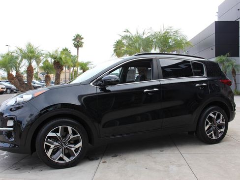 Certified 2022 Kia Sportage EX w/ EX Technology Package image 6