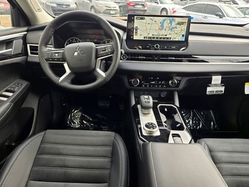 New 2026 Mitsubishi Outlander SE image 13