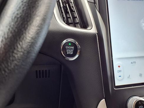 Used 2024 Ford Edge SEL image 15