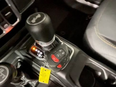 Used 2024 Jeep Wrangler Unlimited w/ Convenience Group AWD/4WD image 31