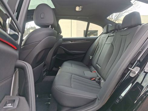 Used 2023 BMW 530i w/ Premium Package RWD image 9