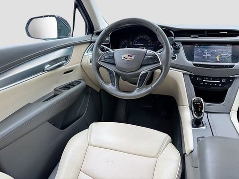 Used 2019 Cadillac XT5 Luxury image 24
