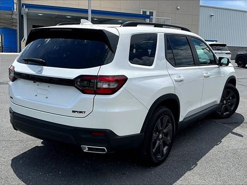 Certified 2025 Honda Pilot Sport image 4