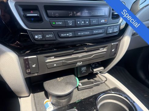 Used 2021 Honda Pilot Touring image 16