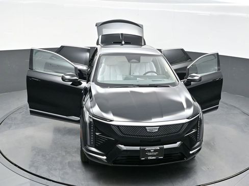 New 2026 Cadillac Optiq Luxury 2 w/ LPO, Floor Liner Package AWD/4WD image 37