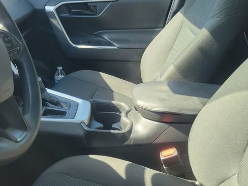 Certified 2019 Toyota RAV4 LE FWD image 6