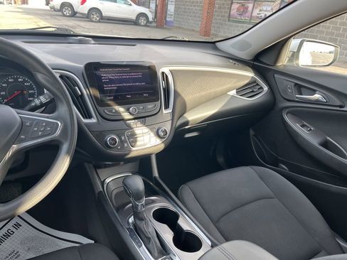 Used 2022 Chevrolet Malibu LT image 33
