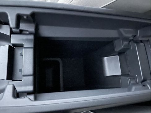 Used 2025 Nissan Rogue SV image 32