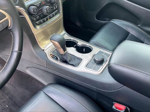 Used 2017 Jeep Grand Cherokee Limited image 18