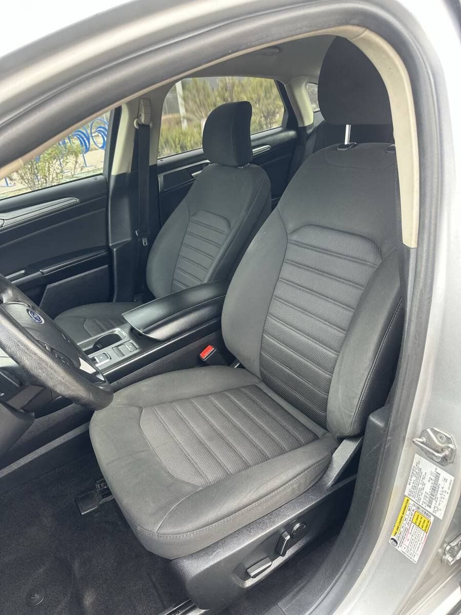 Used 2019 Ford Fusion SE FWD image 7