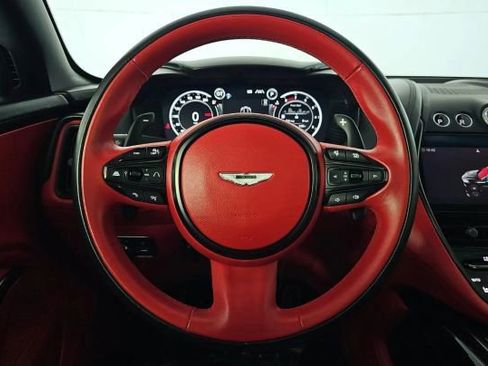 Used 2023 Aston Martin DBX image 10