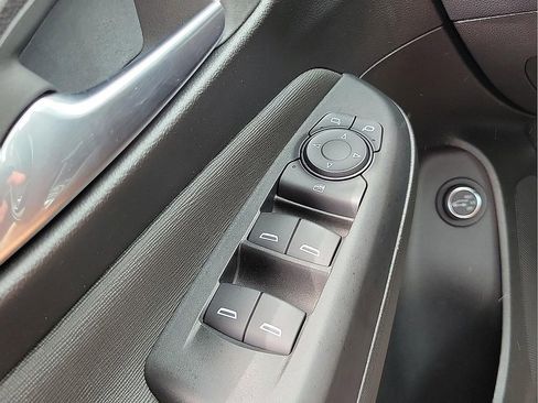 Used 2025 Buick Envista Preferred w/ Convenience II Package FWD image 13