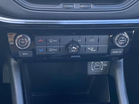 New 2026 Jeep Compass Latitude image 28