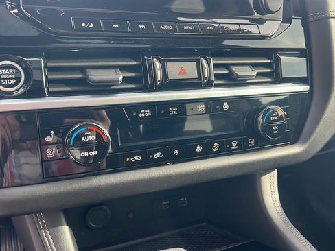 Used 2023 Nissan Pathfinder Platinum AWD/4WD image 29