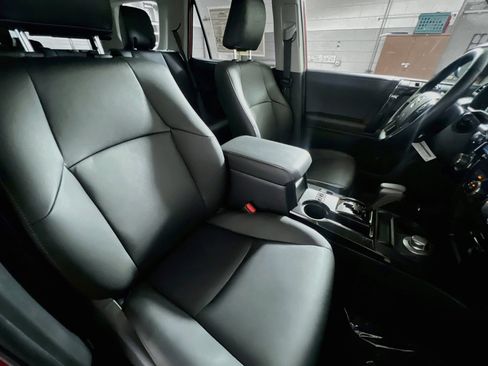 Used 2023 Toyota 4Runner 40th Anniversary SE AWD/4WD image 31