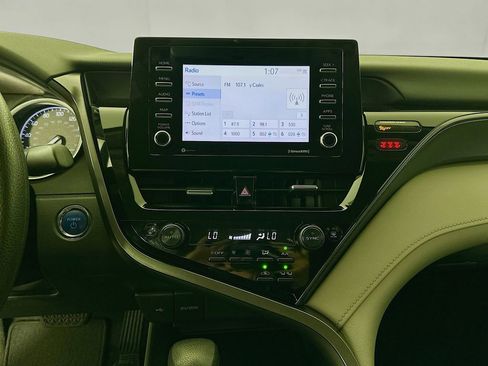 Used 2021 Toyota Camry LE image 14