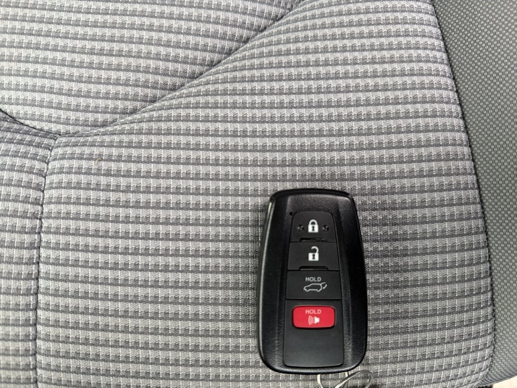 Used 2023 Toyota Highlander LE FWD image 31