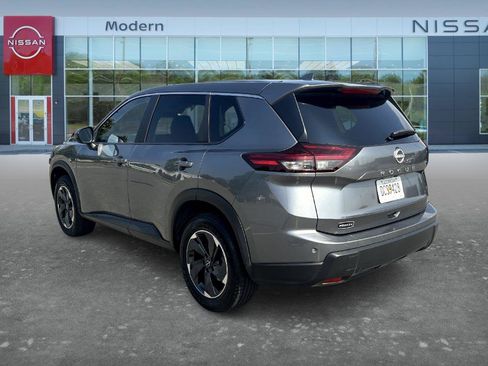 Certified 2025 Nissan Rogue SV FWD image 7
