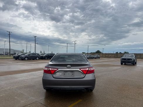 Used 2017 Toyota Camry SE FWD image 19