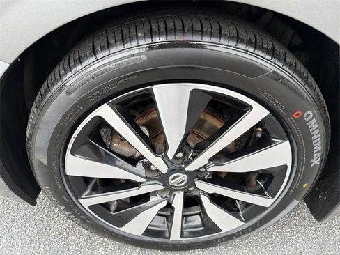 Used 2021 Nissan Sentra SV w/ SV Premium Package image 11