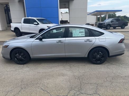 New 2025 Honda Accord SE image 3