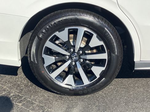 Certified 2025 Honda Odyssey EX-L image 13