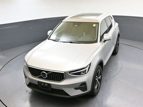 Certified 2025 Volvo XC40 B5 Core image 36