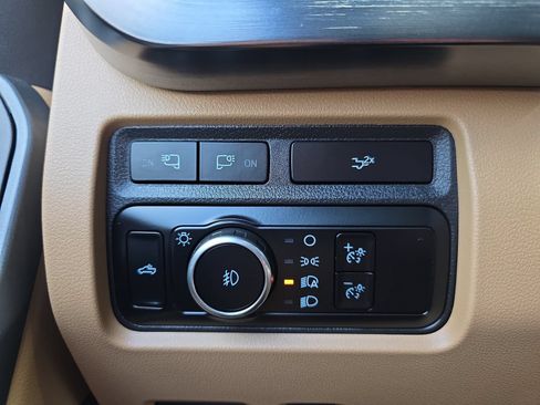Used 2023 Ford F250 Lariat w/ Lariat Ultimate Package AWD/4WD image 29
