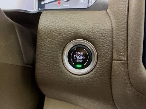 Used 2021 GMC Yukon XL Denali w/ Denali Premium Package image 20