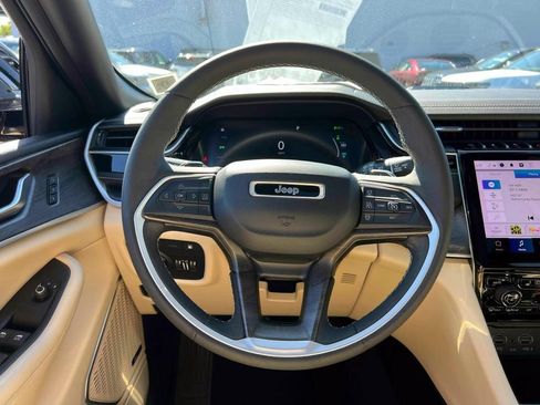 Used 2022 Jeep Grand Cherokee Limited 4xe AWD/4WD image 17