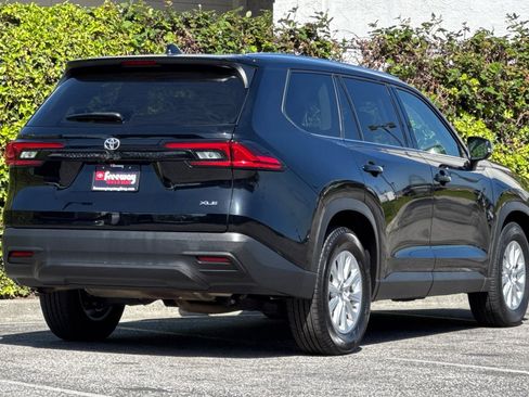 Used 2025 Toyota Grand Highlander AWD image 4