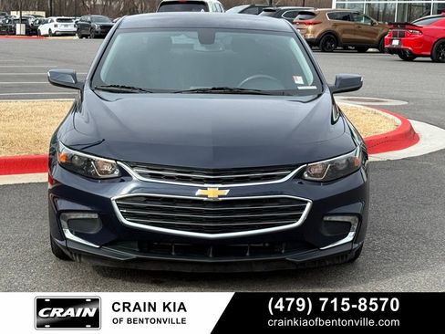 Used 2017 Chevrolet Malibu LT image 2