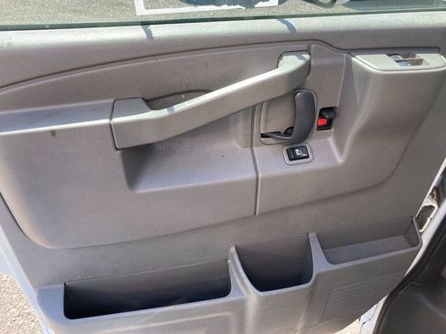 Used 2017 GMC Savana 3500 Extended image 9