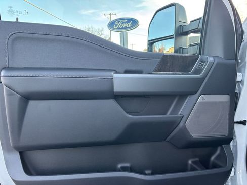 New 2026 Ford F250 Lariat w/ Black Appearance Package image 21