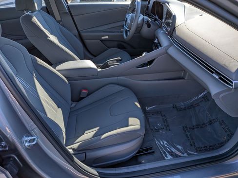 Used 2023 Hyundai Elantra SEL image 28