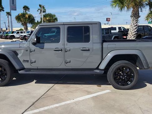 Used 2023 Jeep Gladiator Overland AWD/4WD image 5