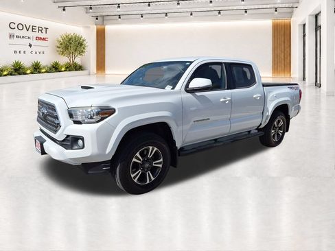 Used 2017 Toyota Tacoma TRD Sport w/ Tow Package (A/T) AWD/4WD image 4
