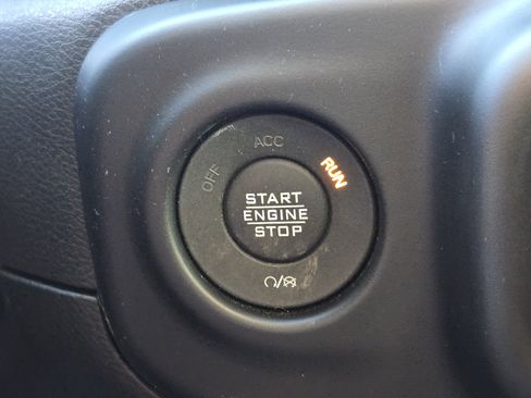 Used 2023 Jeep Wrangler Sport image 23