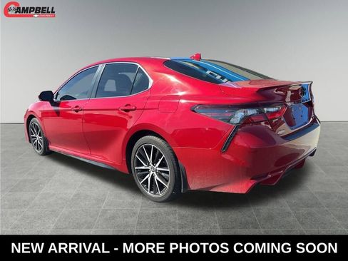 Used 2022 Toyota Camry SE w/ Convenience Package image 3