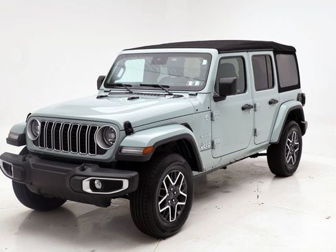 Used 2024 Jeep Wrangler Sahara image 2