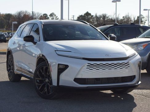 New 2025 Toyota Crown Signia image 29