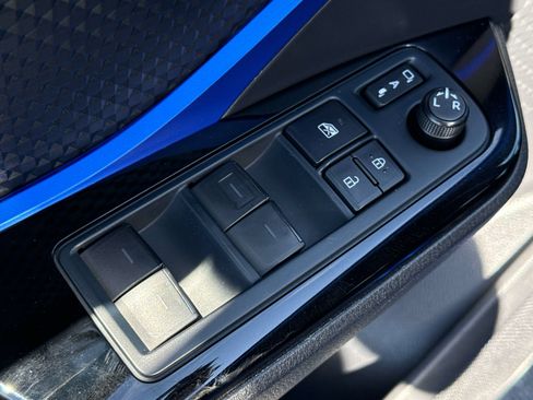Used 2022 Toyota C-HR XLE FWD image 26