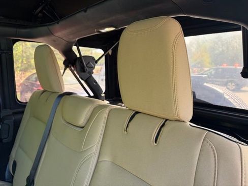 Used 2022 Jeep Wrangler Unlimited Sport image 15