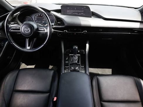 Used 2020 MAZDA MAZDA3 Hatchback w/ Preferred Package FWD image 2