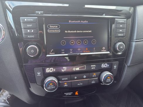 Used 2019 Nissan Rogue SV w/ Premium Package FWD image 13