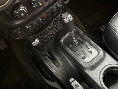 Used 2016 Jeep Wrangler Unlimited Sahara image 23